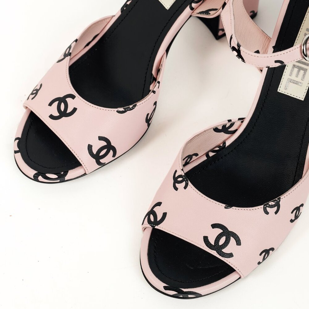 Chanel 22S Light Pink CC-Print Leather Sandals - Picture 6 of 11